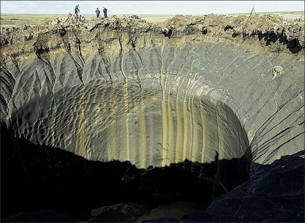 krater-posle-vzryiva-metana-v-sibiri