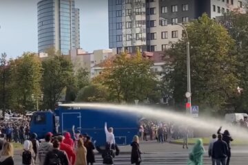 Водомет на улицах Минска 4 октября