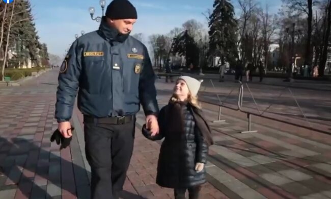 Ролик МВД, полицейский с ребенком