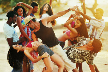 танцы лето пляж Куба молодежь