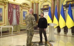 Зеленський вручив сертифікати на квартири Героям України та родинам загиблих