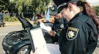 Зупинка автомобіля патрульними