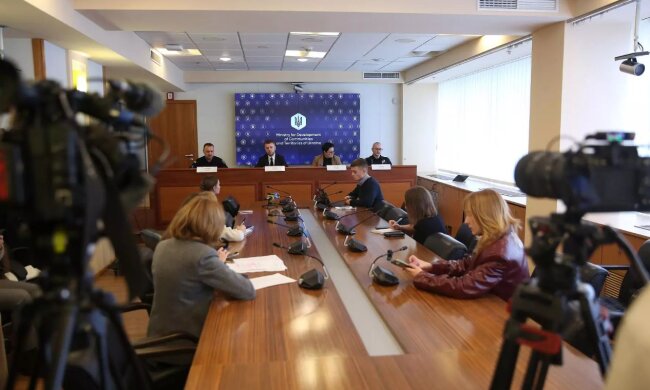 Брифинг по эвакуации украинцев