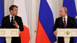 Президент Франции Эммануэль Макрон и президент РФ Владимир Путин