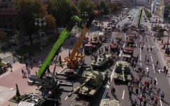 Парад уничтоженной техники РФ в Киеве, Крещатик