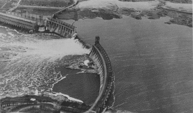Подрыв Днепрогэс в 1941 году, фото из открытых источников