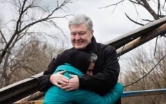 Порошенко приехал попиариться в Бородянку и рассмеялся на камеру: фото