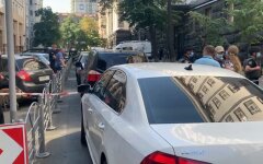 Полиция отреагировала на "захват" Кабмина: мужчина угрожает взорвать гранату