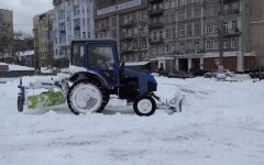 Работа коммунальщиков, Чистка улиц от снега, Падение снега и сосулек