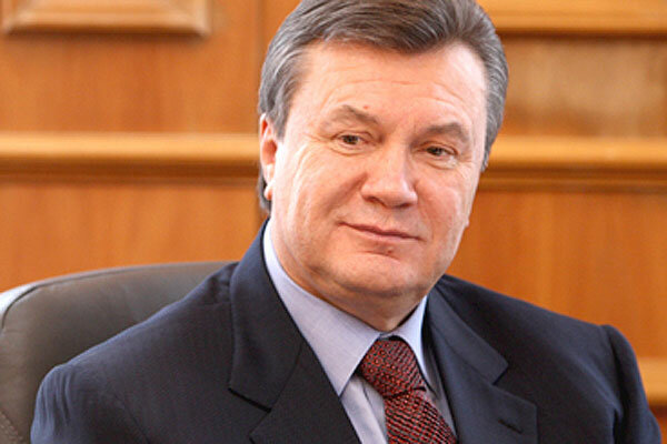 Янукович предложил неотложно отменить значительную часть разрешительных документов для бизнеса