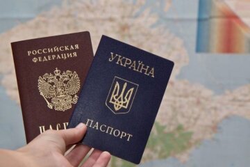 Український та російський паспорт, пенсії, колаборанти, зрадники