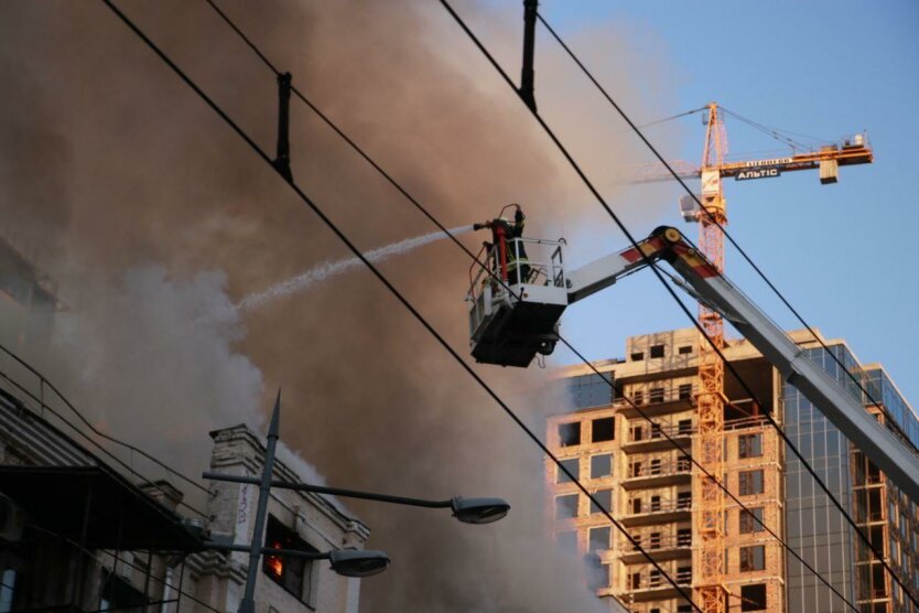 Тушение пожара в Киеве,Пожар в Киеве,ГСЧС Украины