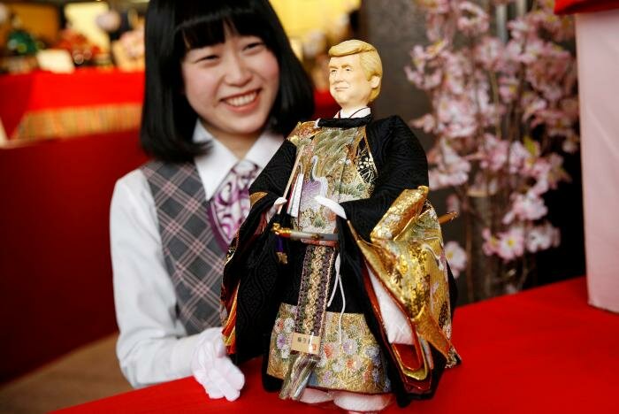 В Японии выпустили куклу одетого в кимоно Трампа