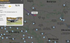 RAF C-17 летит в Украину с военной помощью