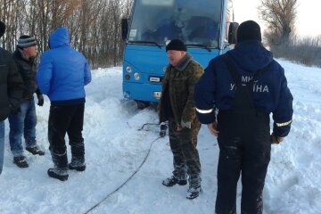 сугробы под Киевом зима