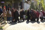 Очередь пенсионеров в Украине в отделение соцпомощи