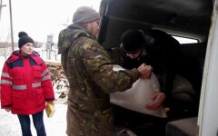 помощь от военных мирным жителям