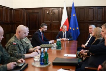 Дональд Туск, нарада з військовими