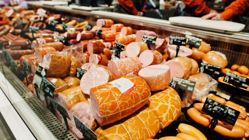 Ціни на ковбасу в Україні / Фото: freepik