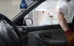 В Киеве обчистили машину «Слуги народа»