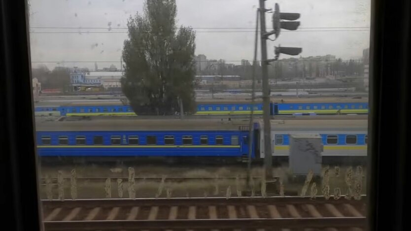Вагоны пассажирских поездов в Киеве