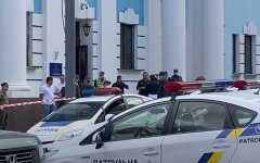 В Киеве мужчина «с бомбой» захватил банк, центр перекрыт