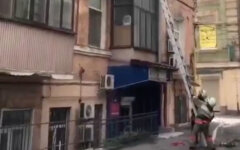 Пожар в Киеве на Михайловской, мужчина выпрыгнул из окна