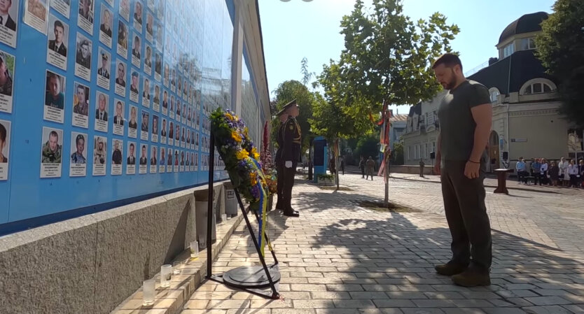 Владимир Зеленский в Ден памяти погибших защитников и защитниц