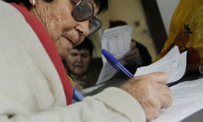 Идентификация пенсионеров / Фото: УНИАН