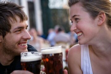 пиво парень с девушкой