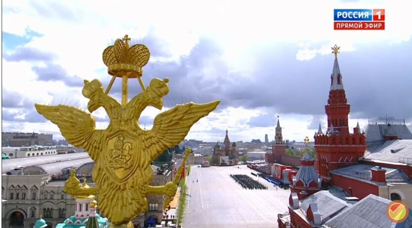 Двухглавый орел.Парад на Красной площади 9 мая 2022 года.