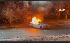 Протестующие продолжили крушить полицейские авто в Алматы: появилось видео