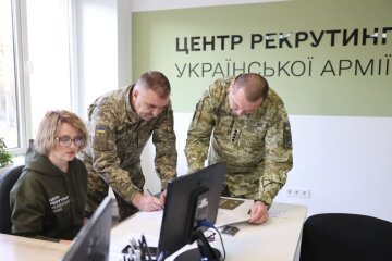 Рекрутинг у ВСУ, фото з відкритих джерел