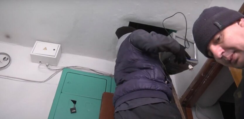 Коммунальщики Украина,Верховная Рада,отключение за неуплату коммуналки,взлом квартиры