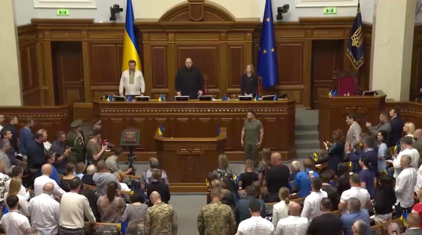 Зеленський у День Конституції вручив нагороди українським воїнам