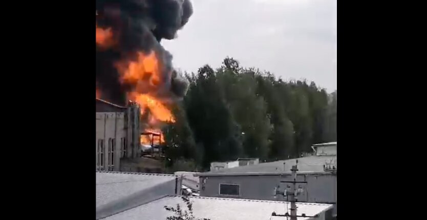 В Санкт-Петербурге горит нефтебаза "Ручьи", - СМИ