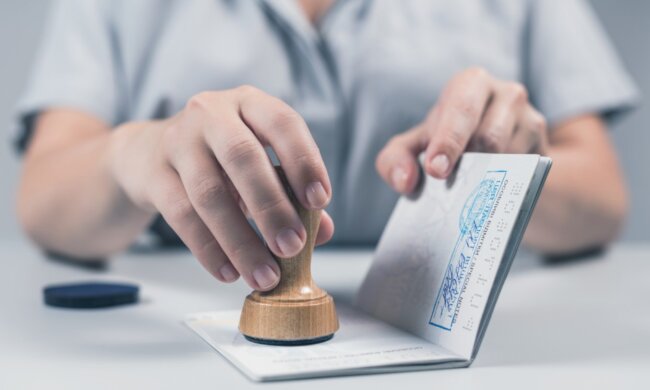 Выезд мужчин за границу