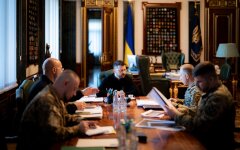 У небі над Україною зафіксували несподіваних "гостей": Зеленський провів термінову нараду