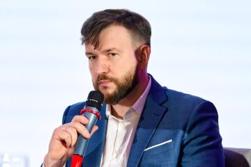 Денис Улютин