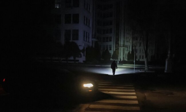 Відключення світла / Фото: Vyacheslav Madiyevskyy / REUTERS