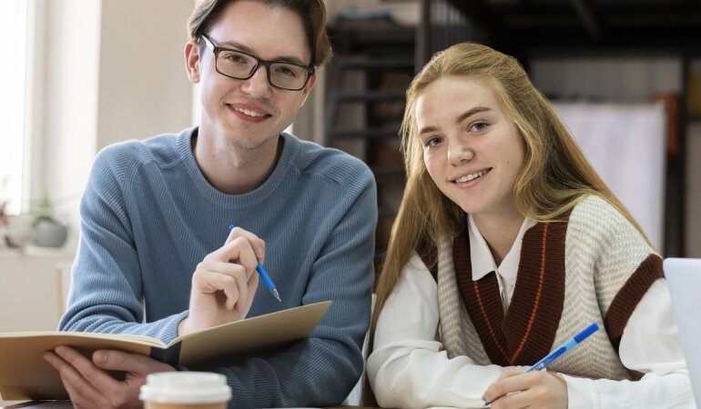 Абитуриенты в Украине / Фото: freepik com