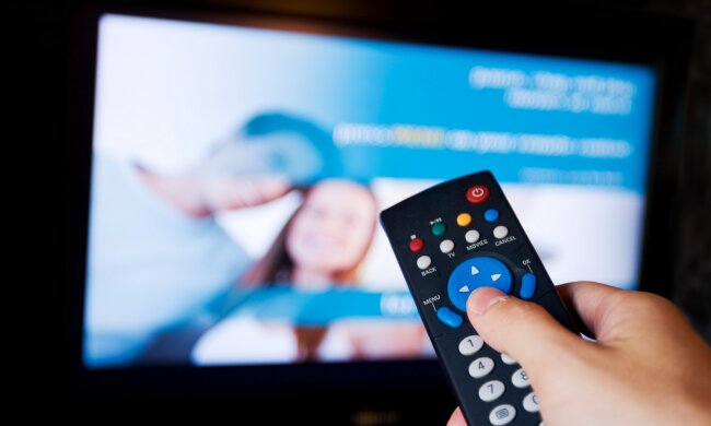 Украинцев предупредили об отключении популярных телеканалов