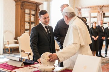 Папа Римский признал Зеленского «президентом мира»
