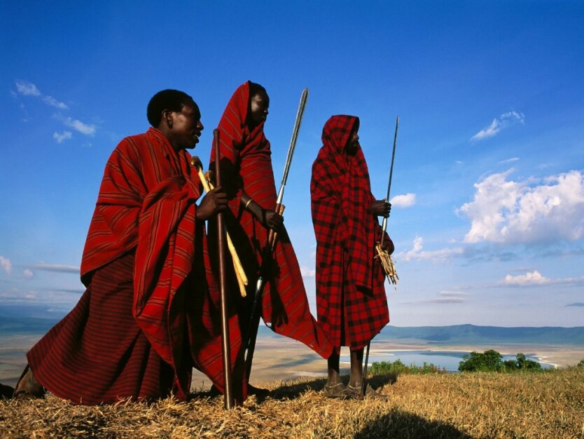 World_Africa_Masai_at_the_Edge_of_the_Ngorongoro___Tanzania___Africa