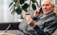 Блокування карток для пенсійних виплат