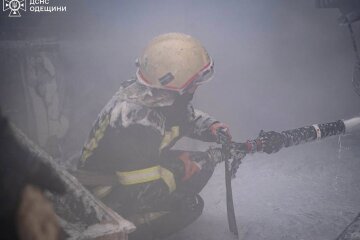Пожежа в Одесі внаслідок обстрілу Росії