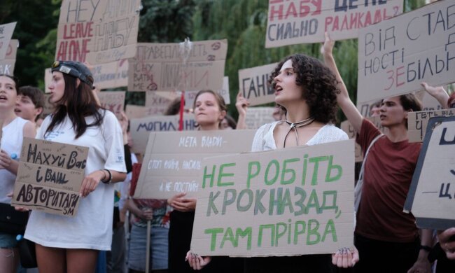 Протести у Києві проти закону про НАБУ / Фото: Віталій Носач, РБК-Україна