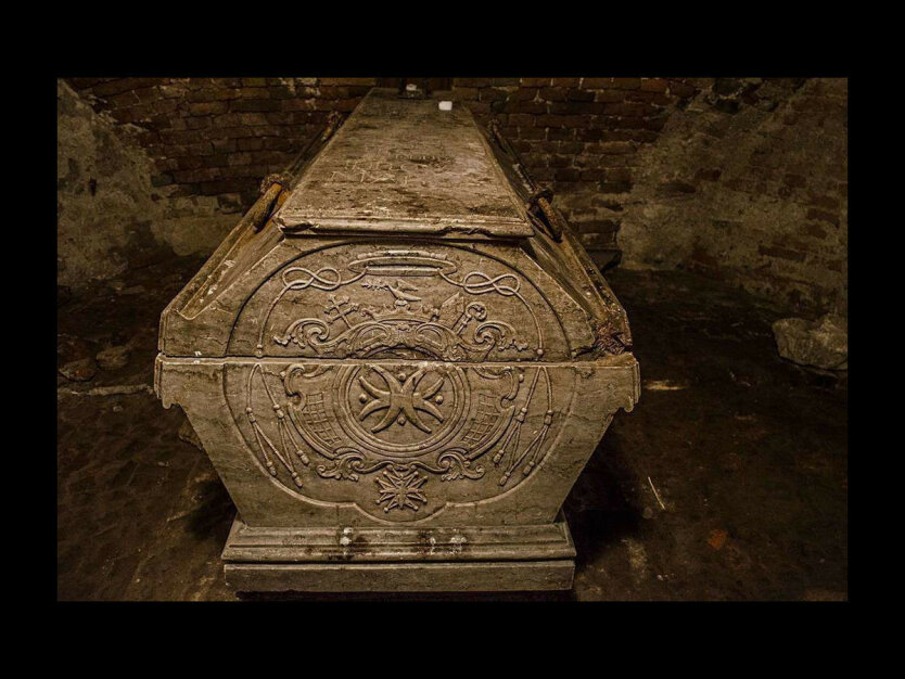 Тисульский саркофаг