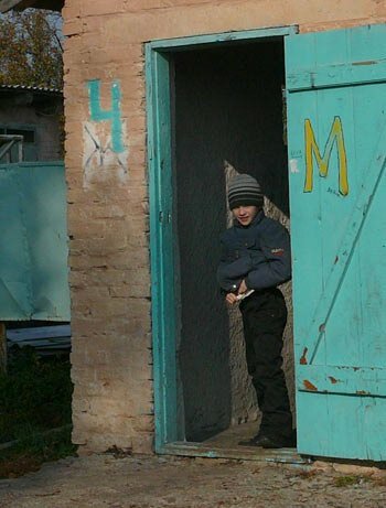 Шкільний туалет в селі під Києвом