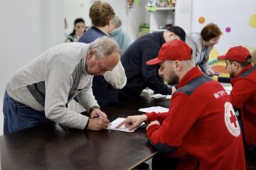 Допомога від Червоного Хреста в Україні. Волонтери